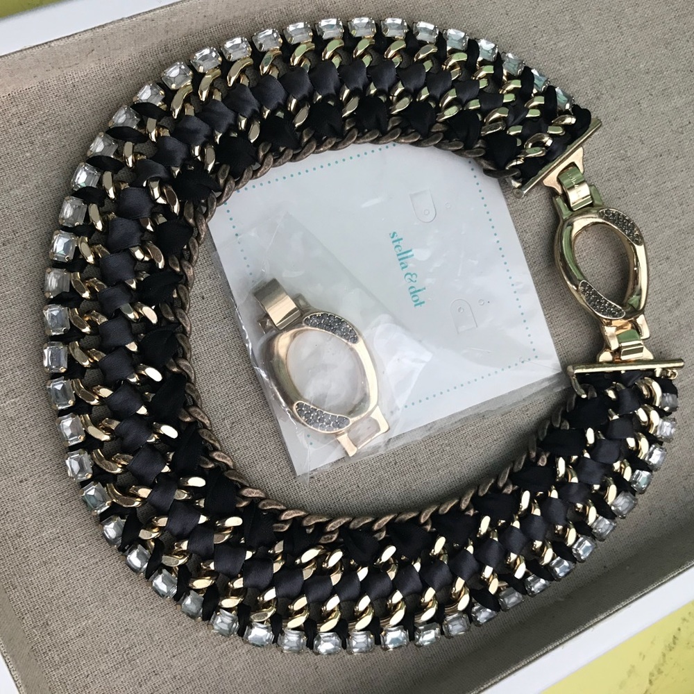 Statement collar